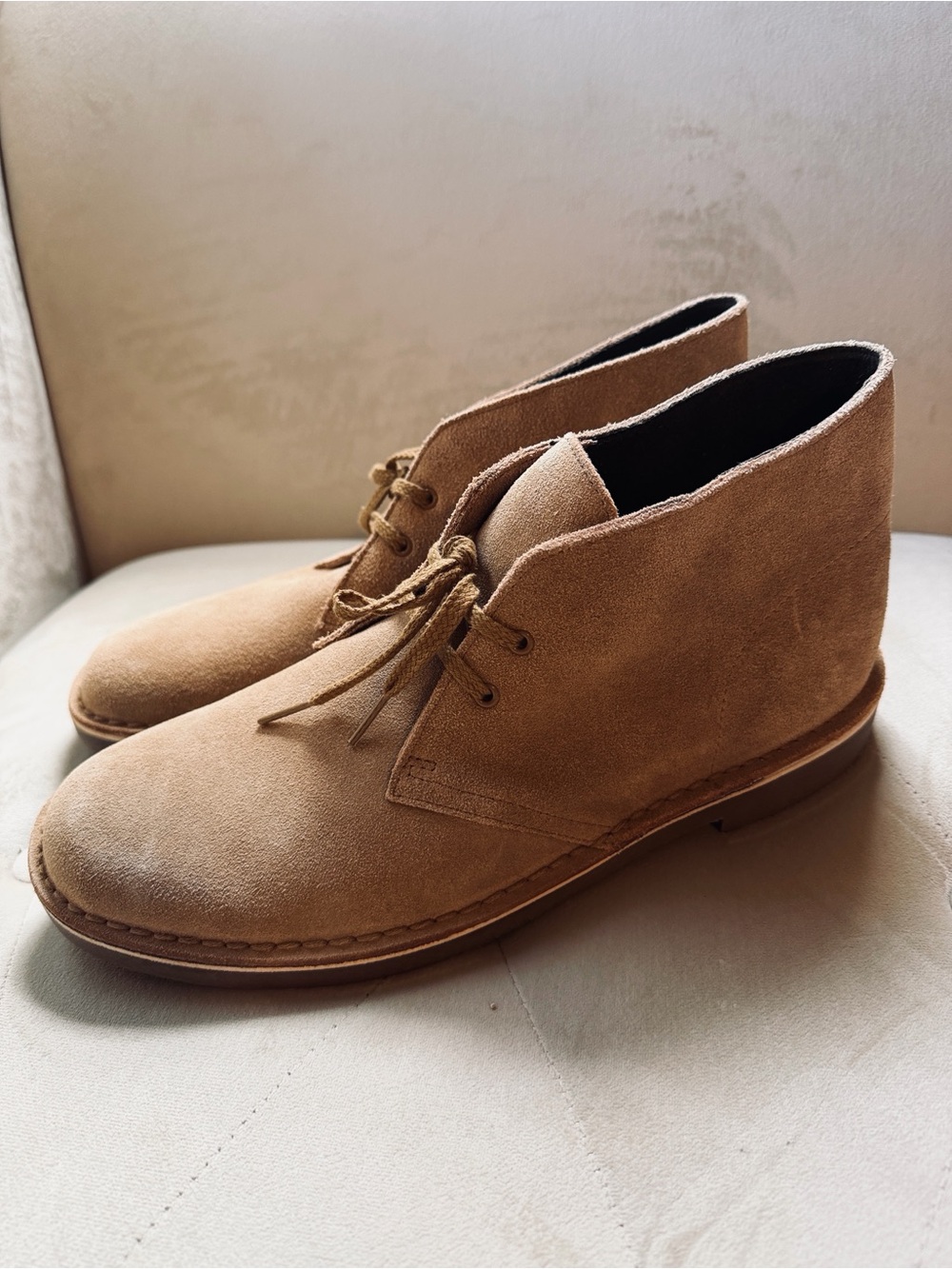 Clarks Men's tan Suede Chukka Boots